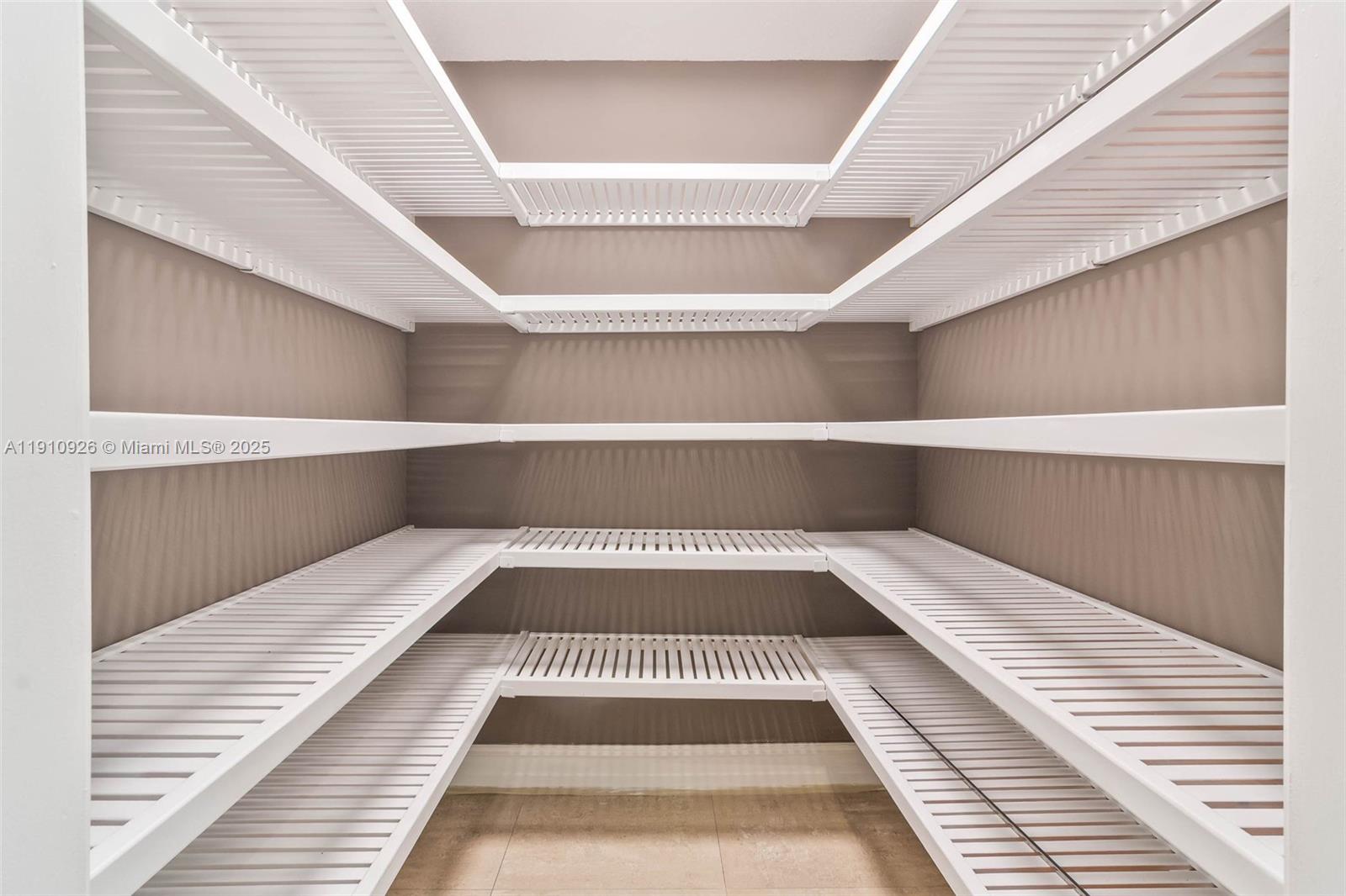 COUNTRY ISLES - Residential Lease