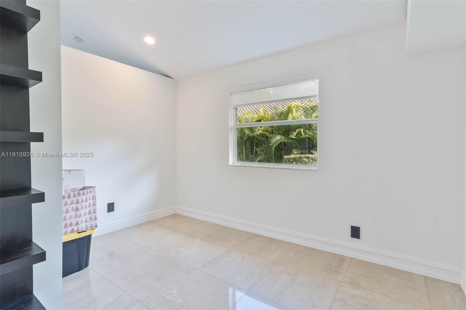 COUNTRY ISLES - Residential Lease