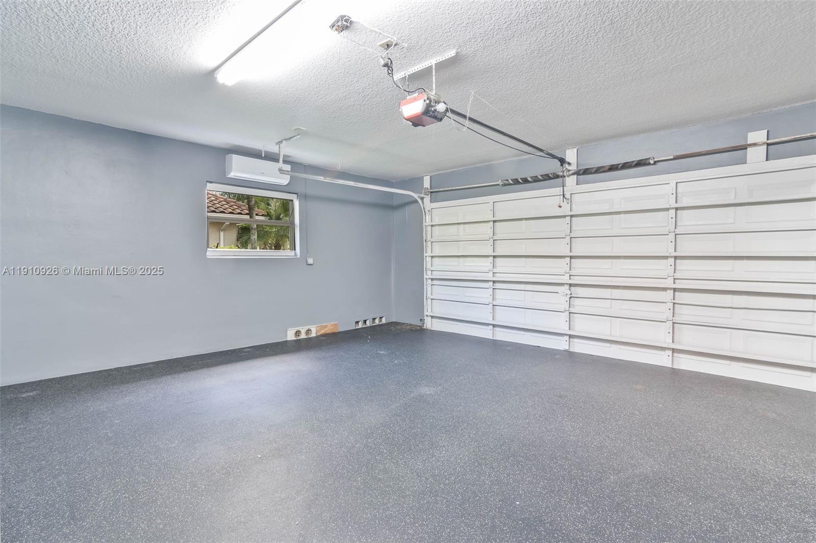 COUNTRY ISLES - Residential Lease