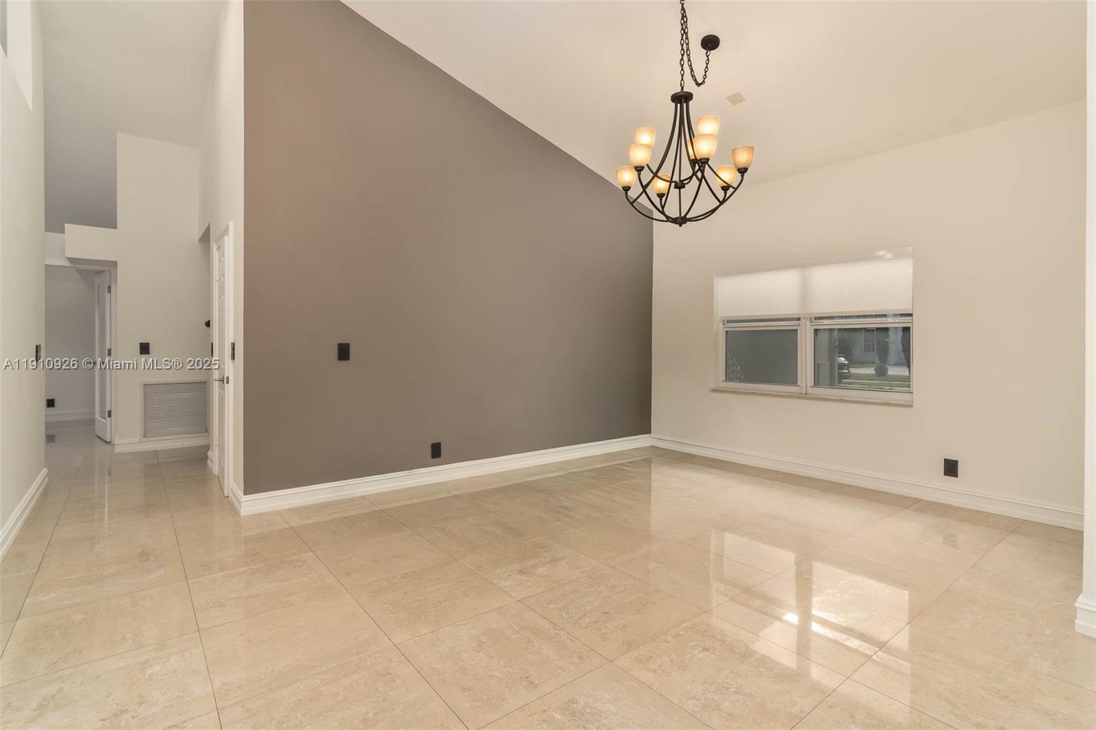 COUNTRY ISLES - Residential Lease