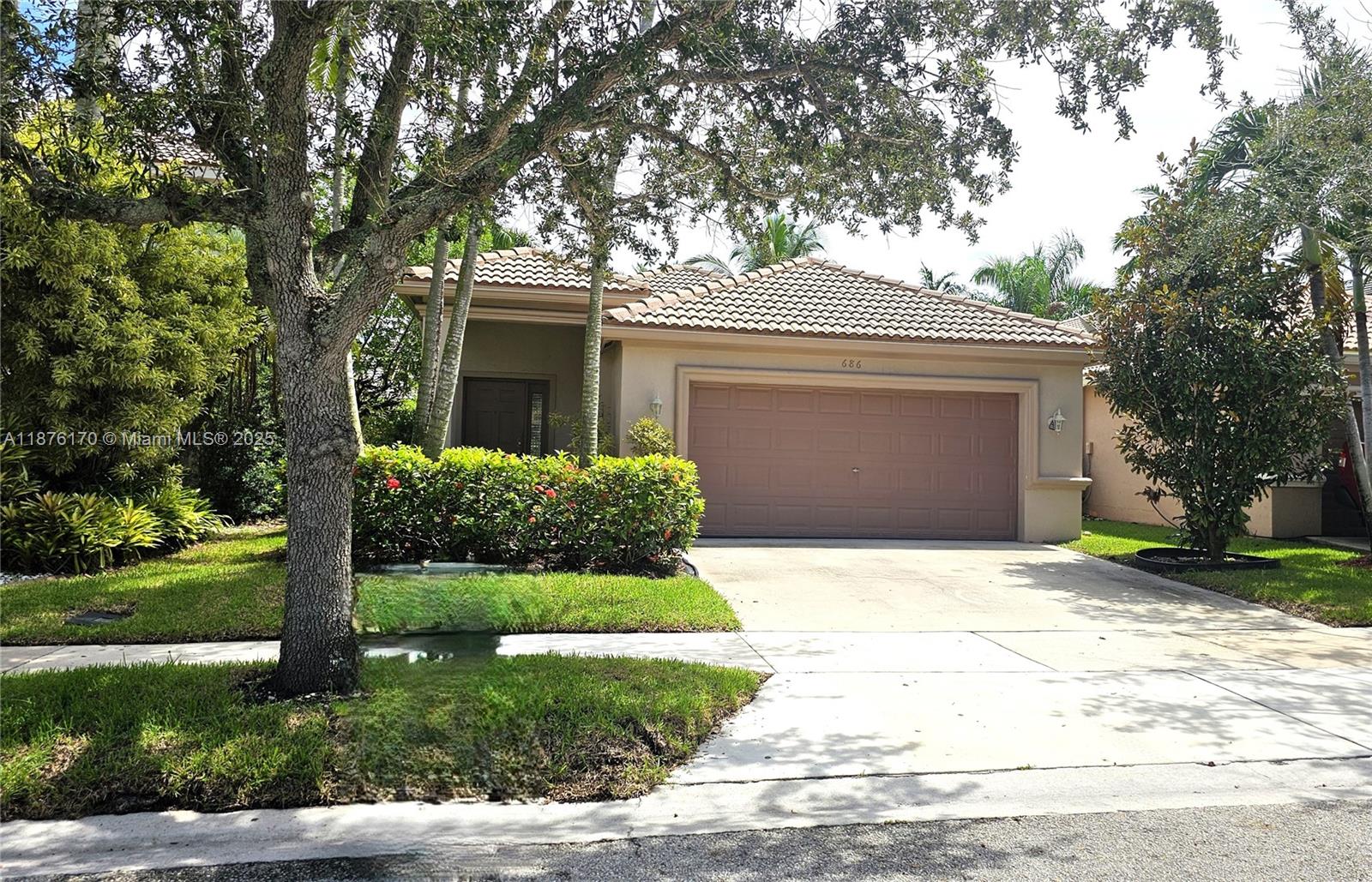 Bright 3 bedrooms 2 bathrooms with 2 car garage. Located in Savanna - gated community with an amazing Club House. NEW KITCHEN. Tiled all around. White painted. Marter with walking closet. Master bathroom with tub and shower separated, two sinks and private toilet. Split floor plan. Formal Living and Dining. Laundry room. Cover patio with room for family table and BBQ. A+ schools. Come to see it!!! Ready to move in!!