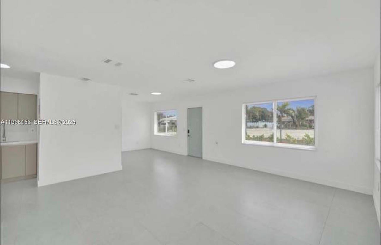 NORTH ANDREWS GARDENS FIR - Residential Lease