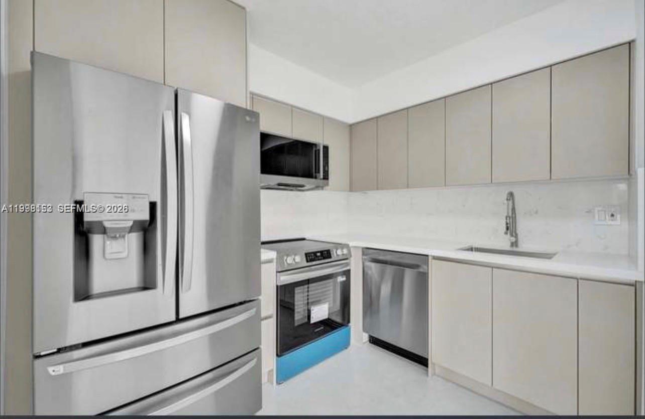 NORTH ANDREWS GARDENS FIR - Residential Lease