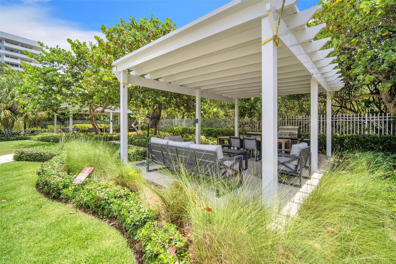 COMMODORE CLUB SOUTH COND - Residential