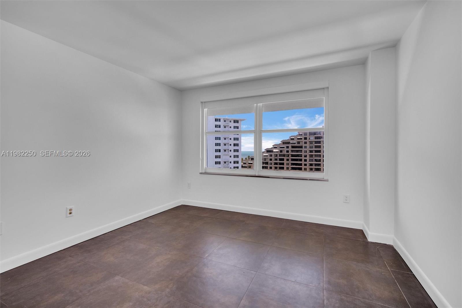 COMMODORE CLUB SOUTH COND - Residential