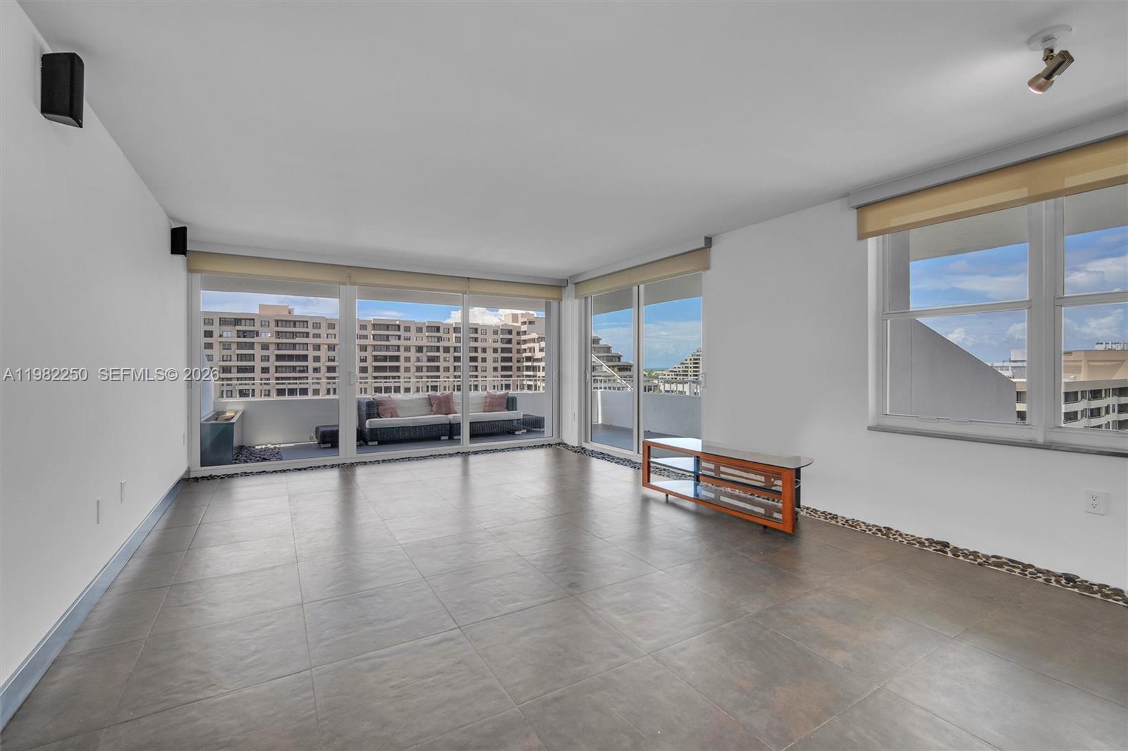 COMMODORE CLUB SOUTH COND - Residential