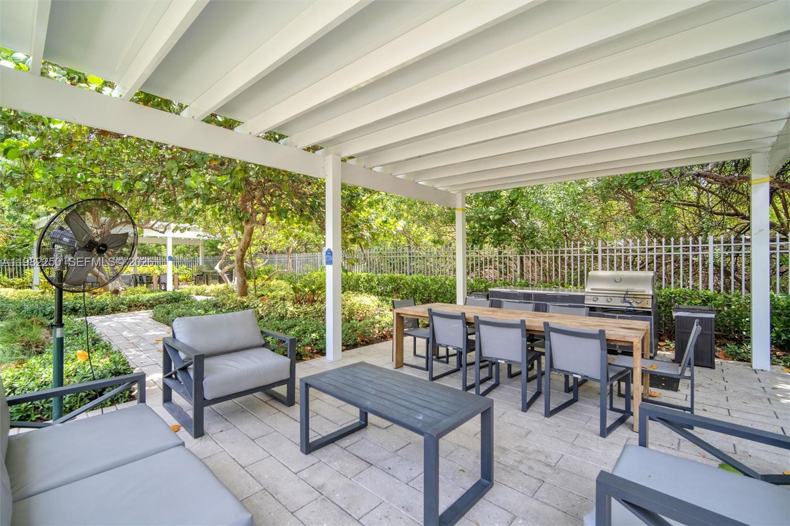 COMMODORE CLUB SOUTH COND - Residential