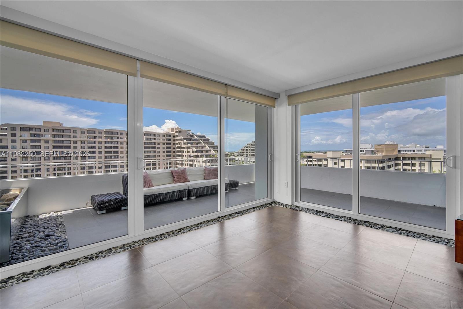 COMMODORE CLUB SOUTH COND - Residential