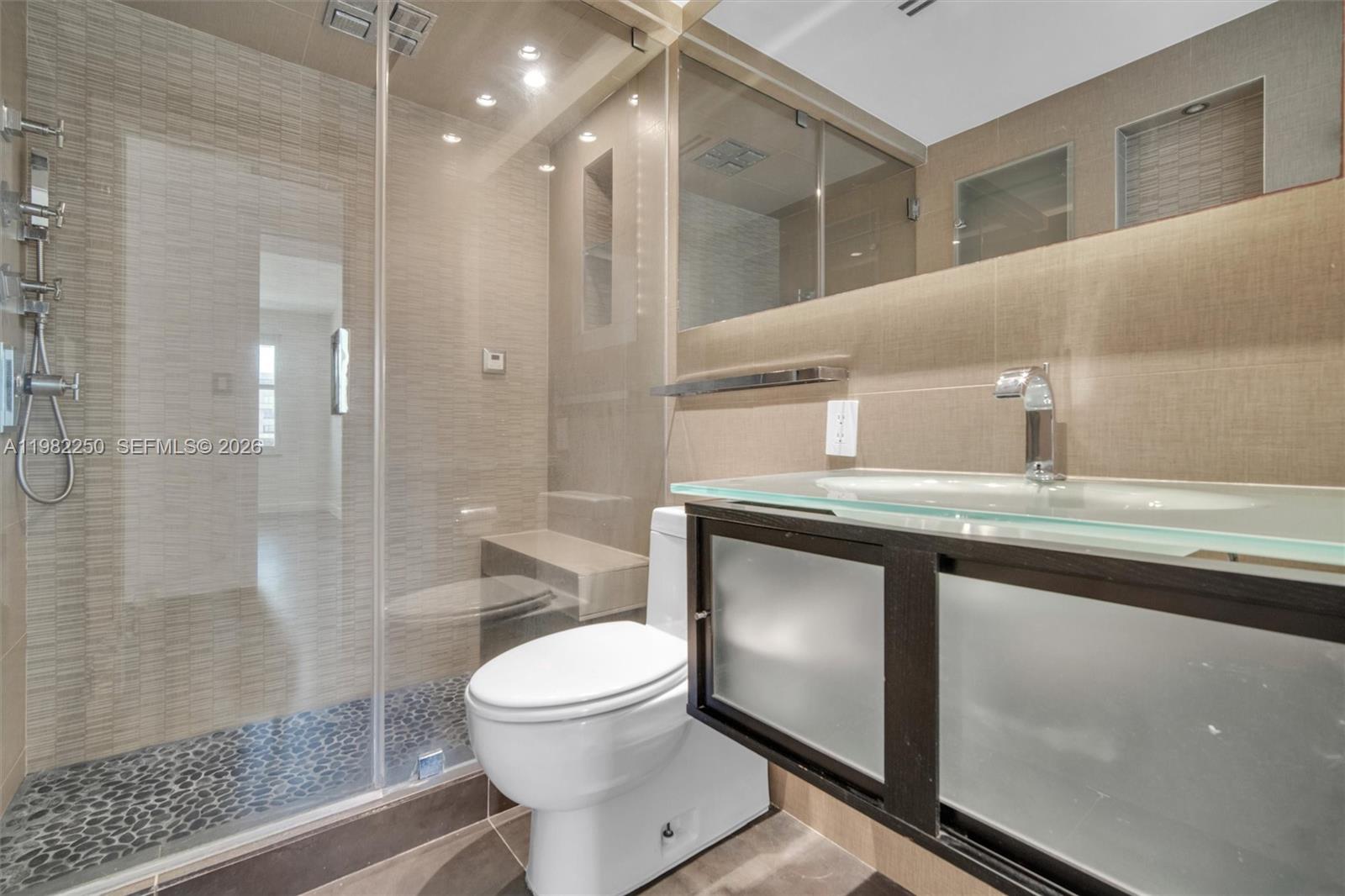 COMMODORE CLUB SOUTH COND - Residential