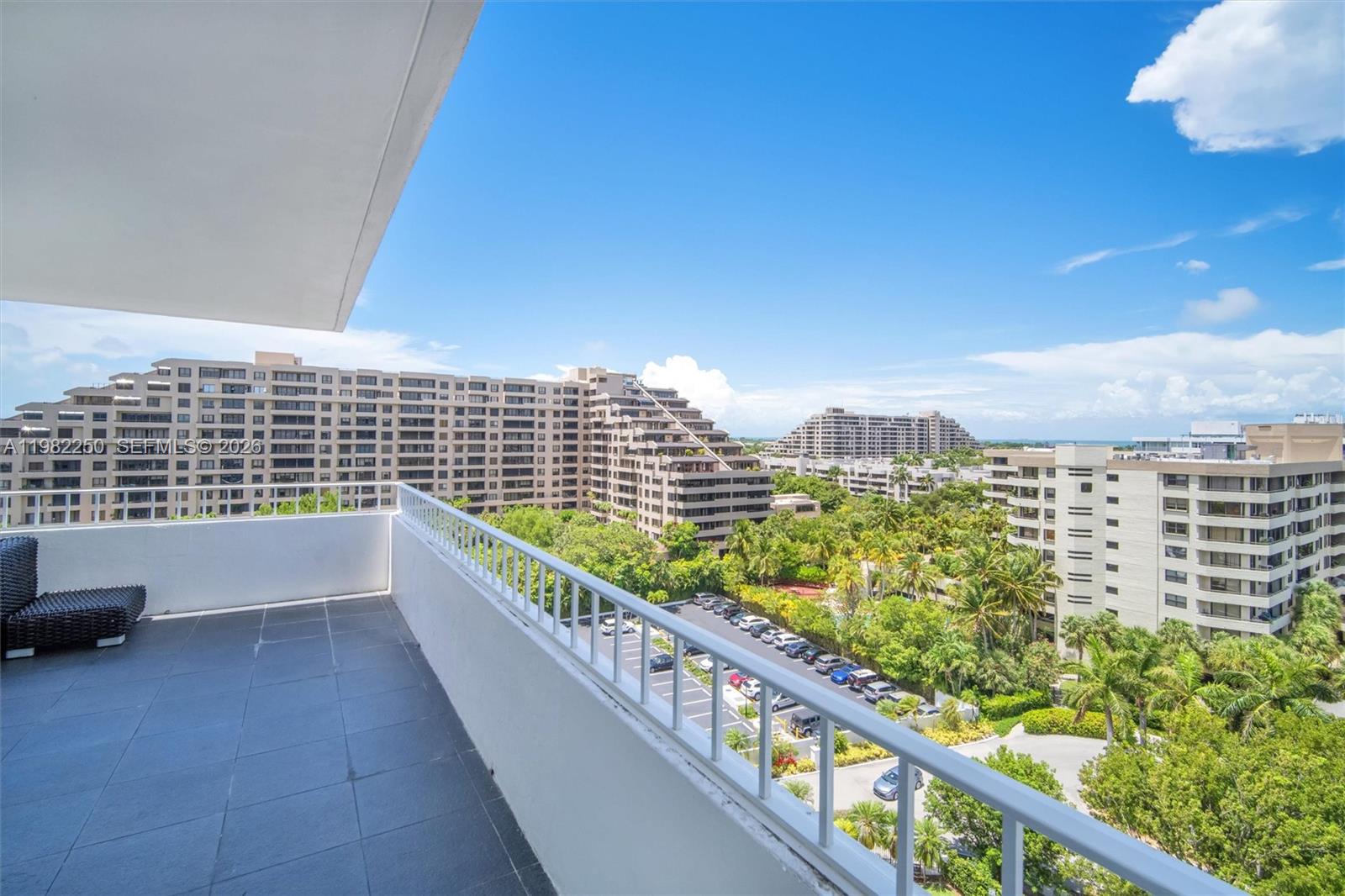 COMMODORE CLUB SOUTH COND - Residential