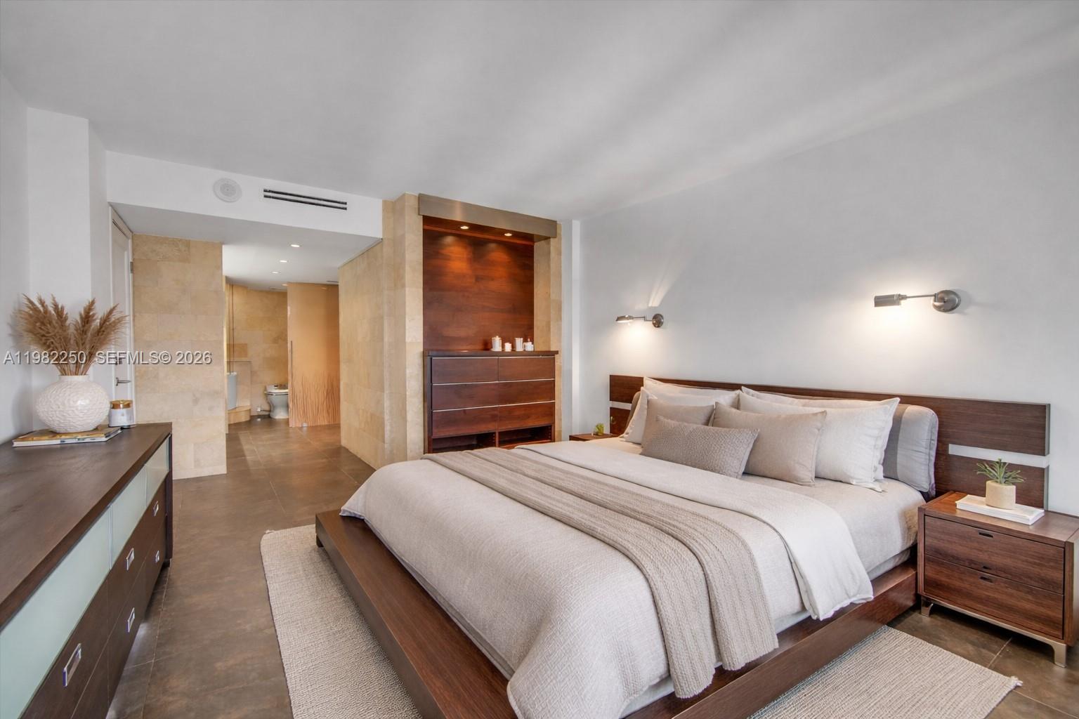 COMMODORE CLUB SOUTH COND - Residential