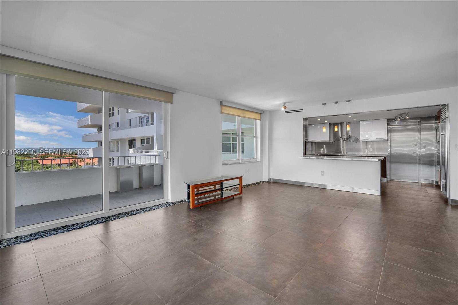 COMMODORE CLUB SOUTH COND - Residential