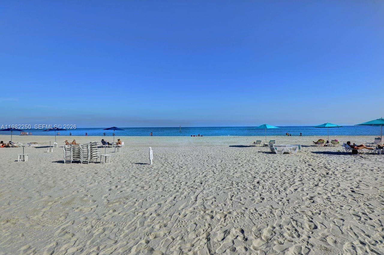 COMMODORE CLUB SOUTH COND - Residential