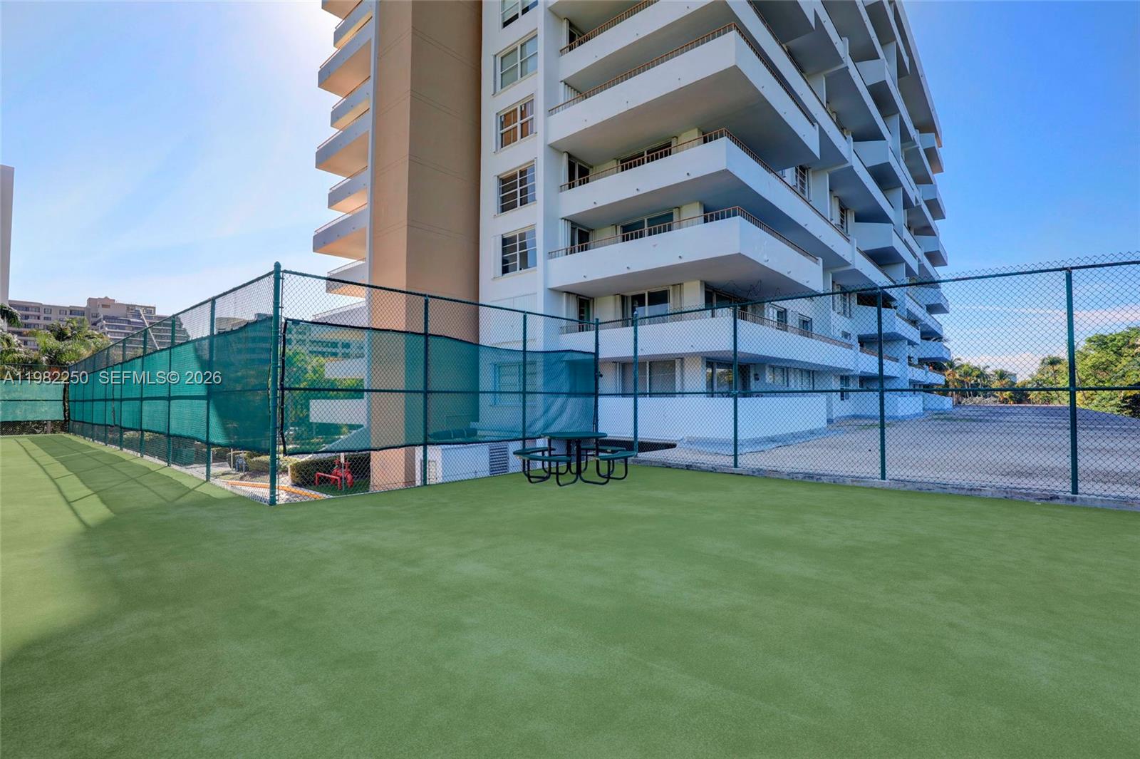 COMMODORE CLUB SOUTH COND - Residential