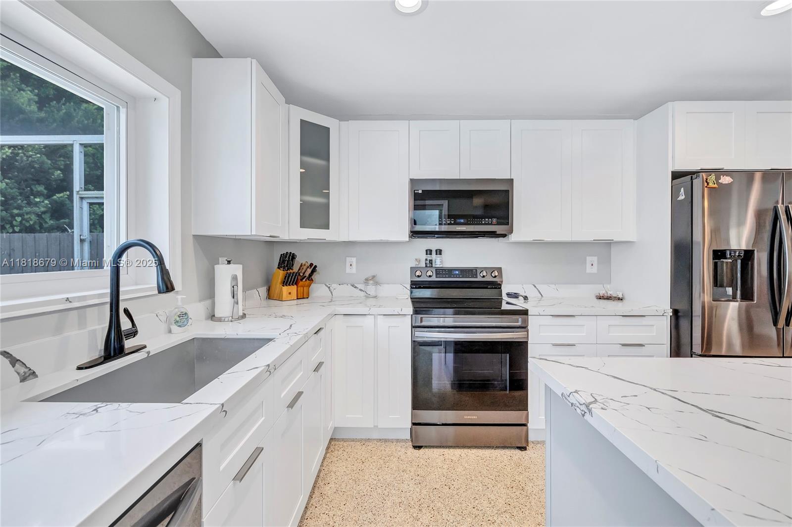 MIAMI LAKES SEC 4 - Residential