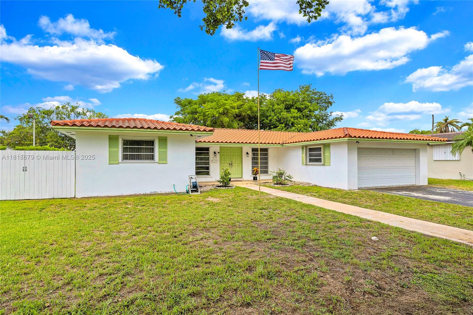 MIAMI LAKES SEC 4 - Residential