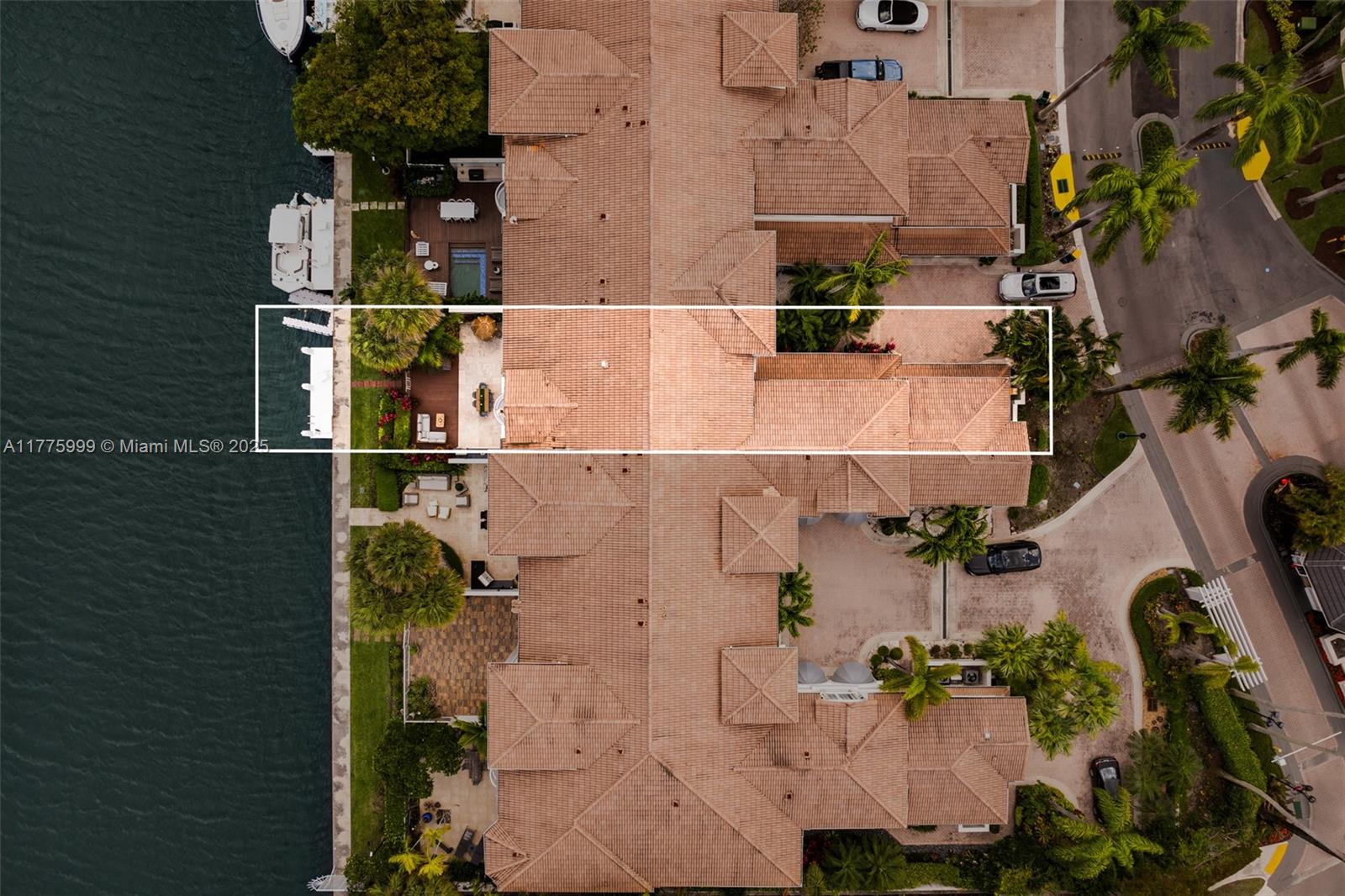 THE COURTYARDS AT THE POI - Residential