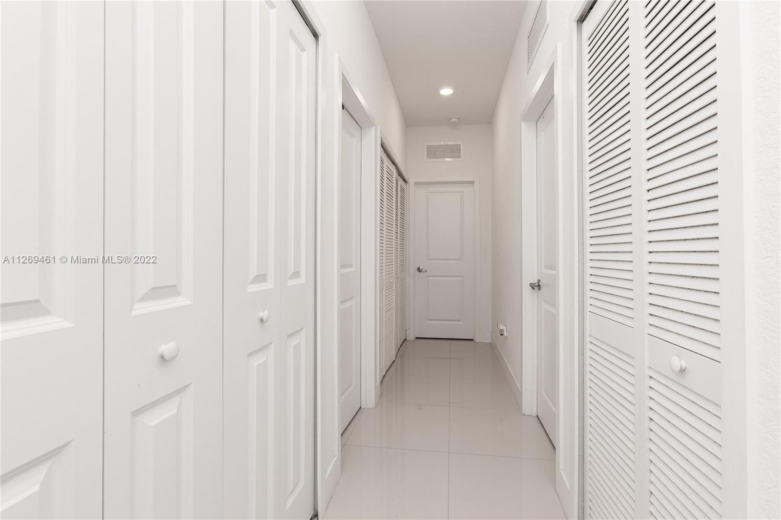 Photo 14 of 20 of 525 SW 91st Ct townhome
