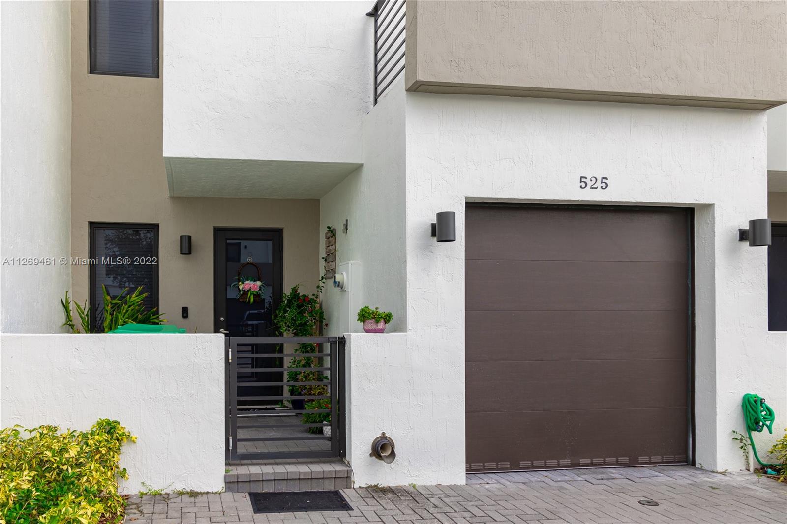 Photo 2 of 20 of 525 SW 91st Ct townhome