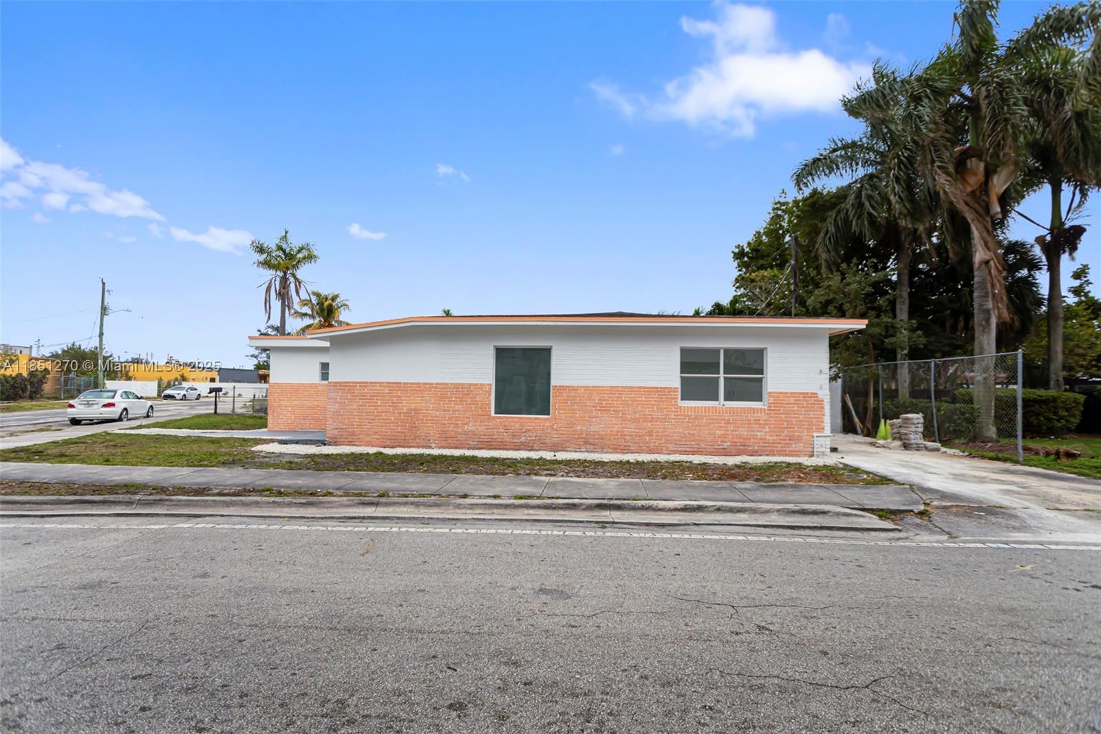 988 NW 10th St