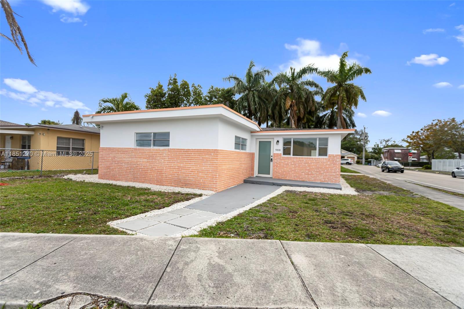 988 NW 10th St