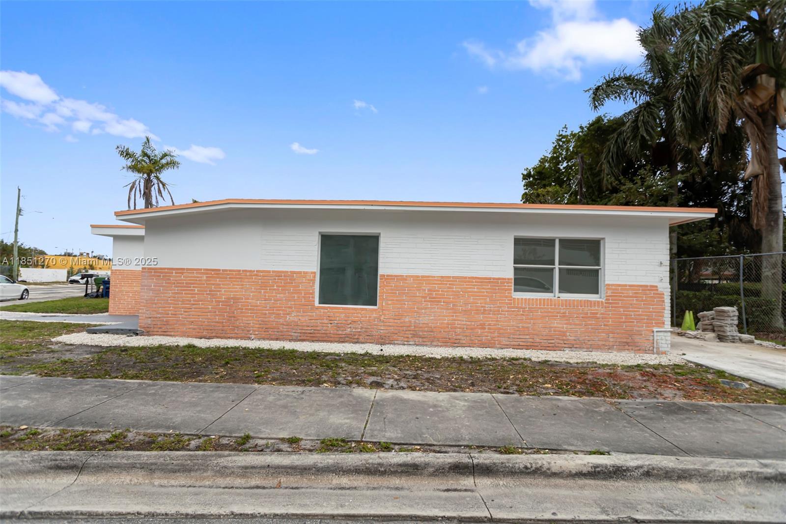 988 NW 10th St