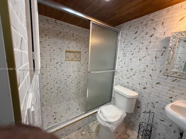 INVERRARY COUNTRY CLUB - Residential Lease