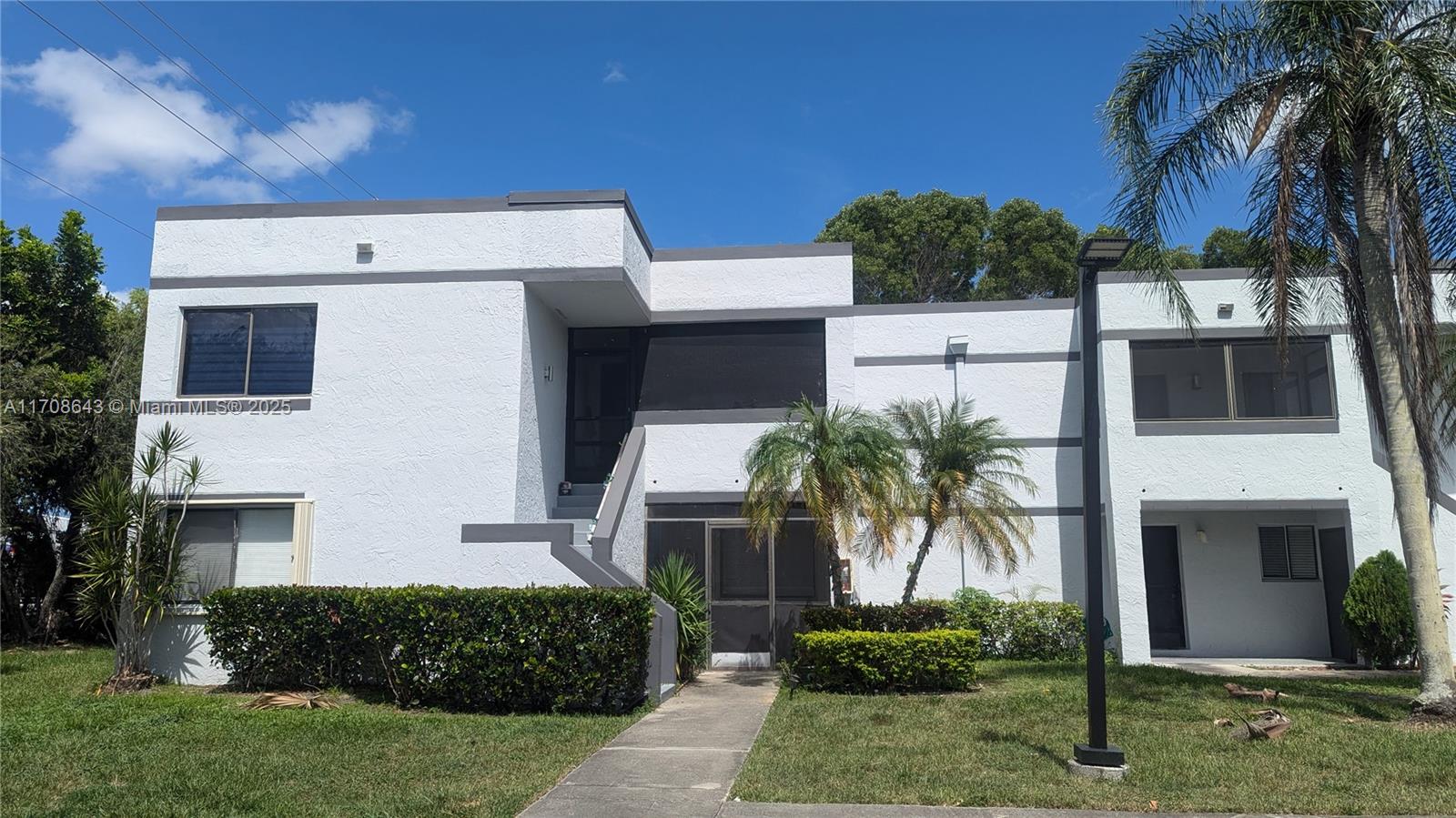 Spacious and gougers 3/2 corner condo in Weston City with canal views, this unit is conveniently located on the 1st floor, spacious bedrooms, balcony, accordion shutters, small storage under the stairs, washer and dryer inside unit, and tiles and vinyl in floors. Access to Bonaventure Town Center Club and all of this amenities. A+ Schools, minutes away from important highways: I-75, I-95, I-595 & Turnpike. Seller Motivated!!!