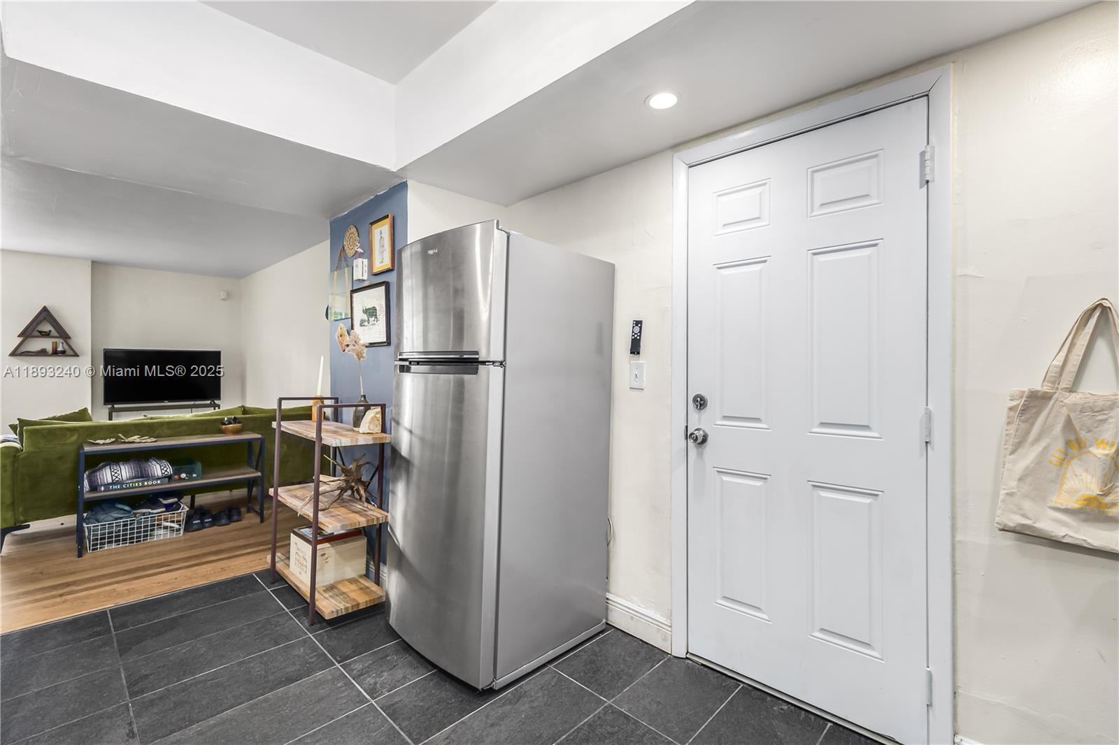 FRIENDLY CORNER CONDO - Residential