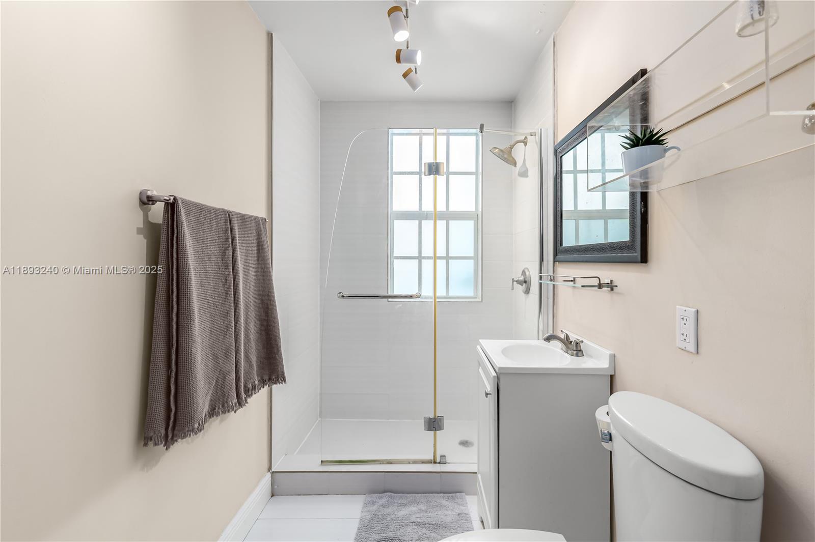 FRIENDLY CORNER CONDO - Residential