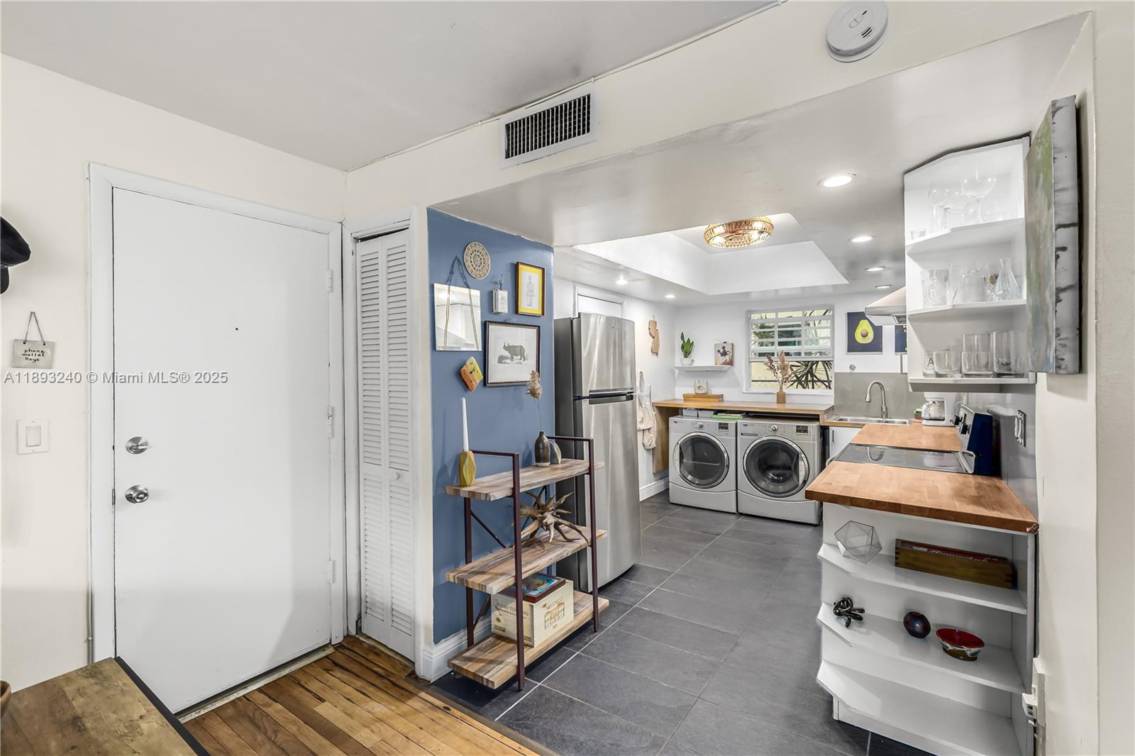 FRIENDLY CORNER CONDO - Residential