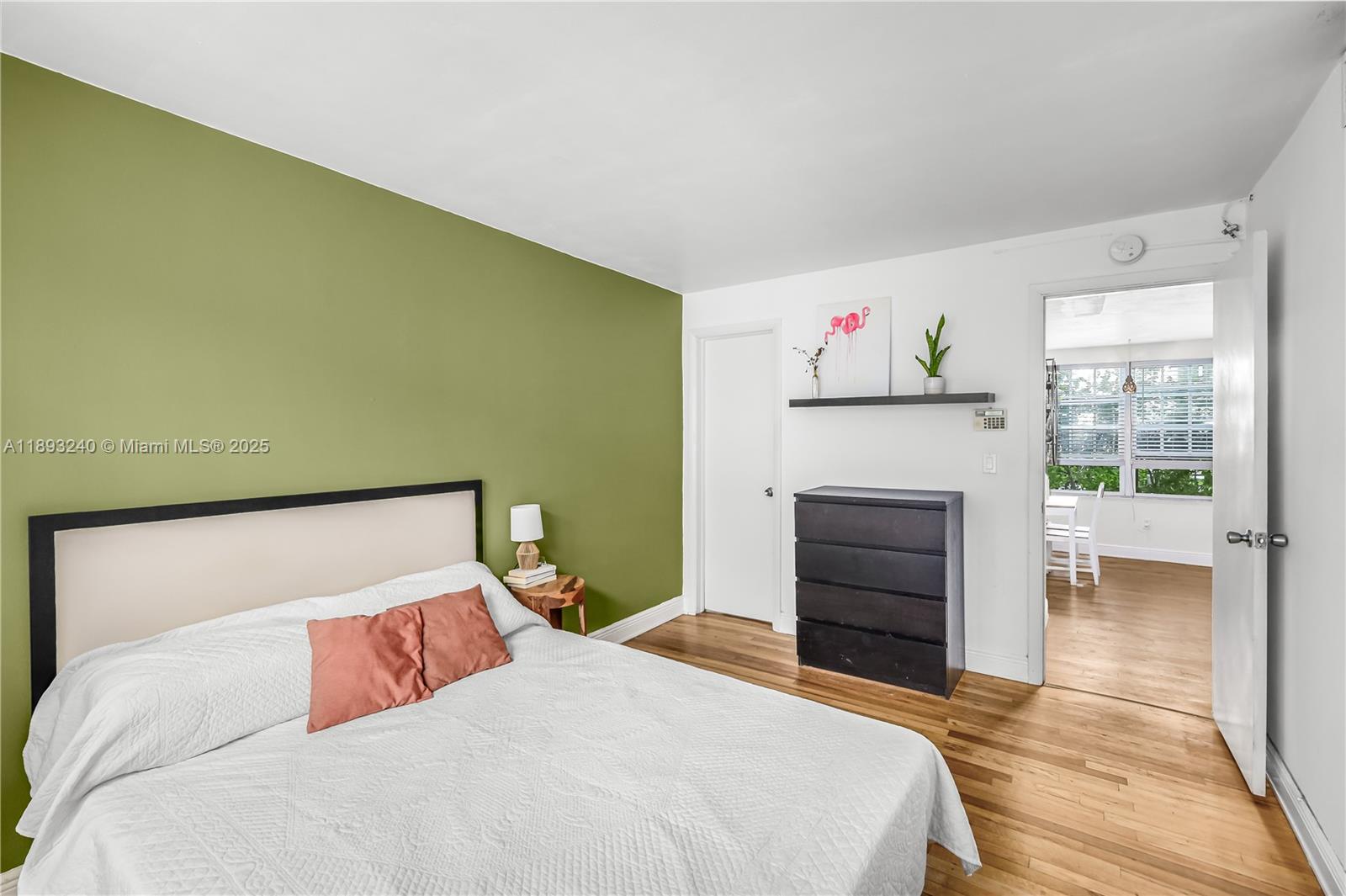 FRIENDLY CORNER CONDO - Residential