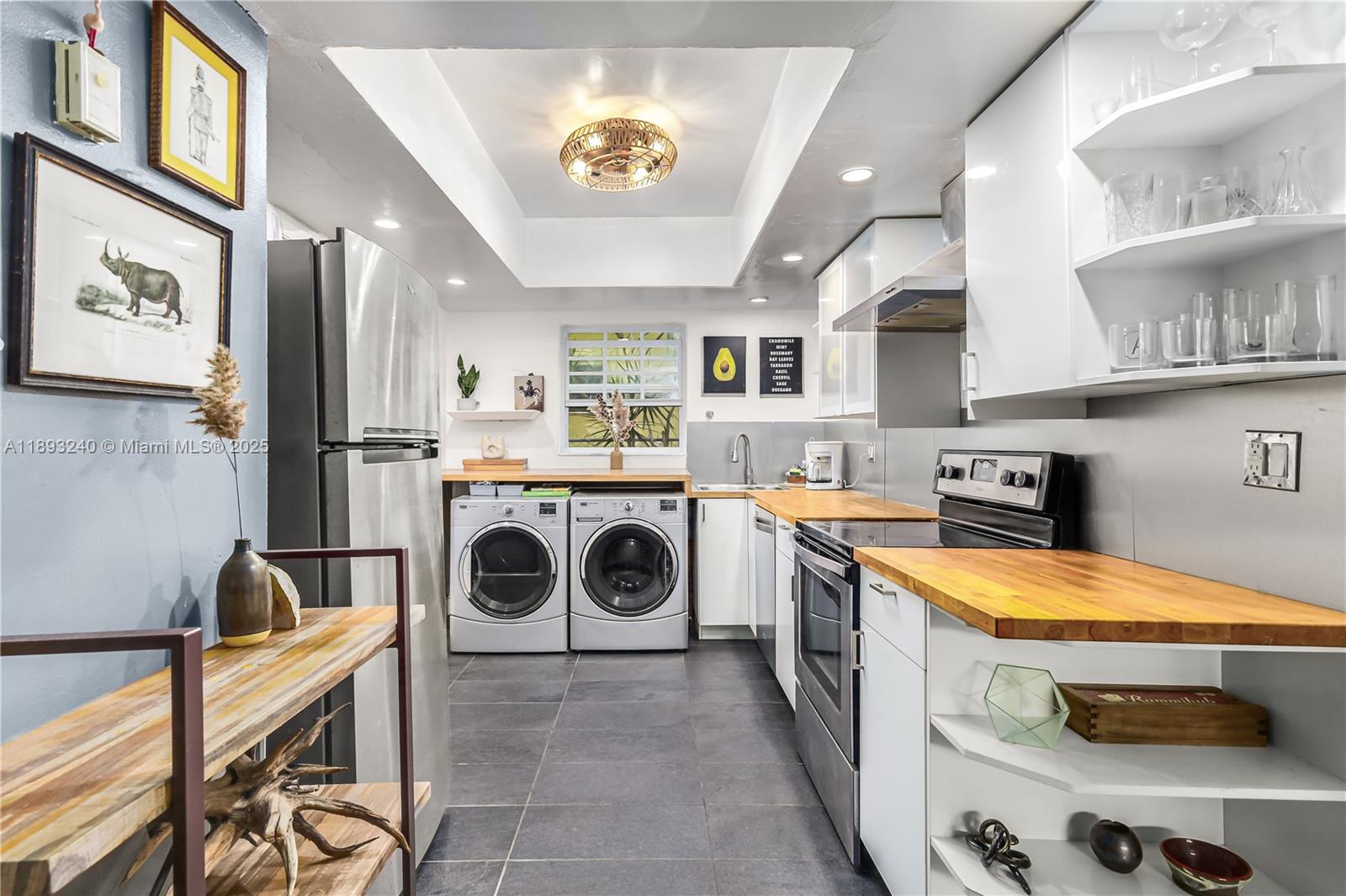FRIENDLY CORNER CONDO - Residential