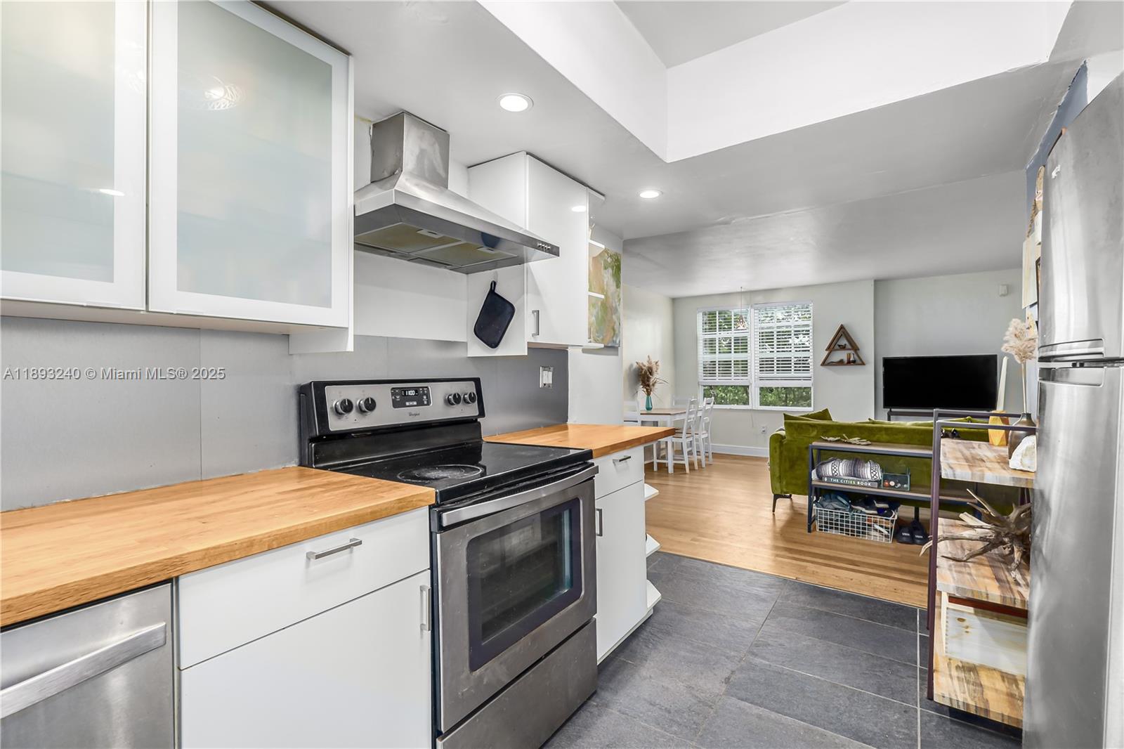 FRIENDLY CORNER CONDO - Residential