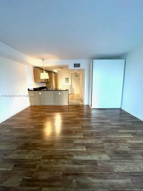 10275 Collins Ave 201