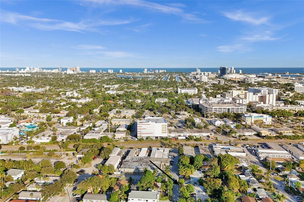 Photo of 218 SW 14th Ct, Fort Lauderdale, FL 33315 (MLS # A11904000)