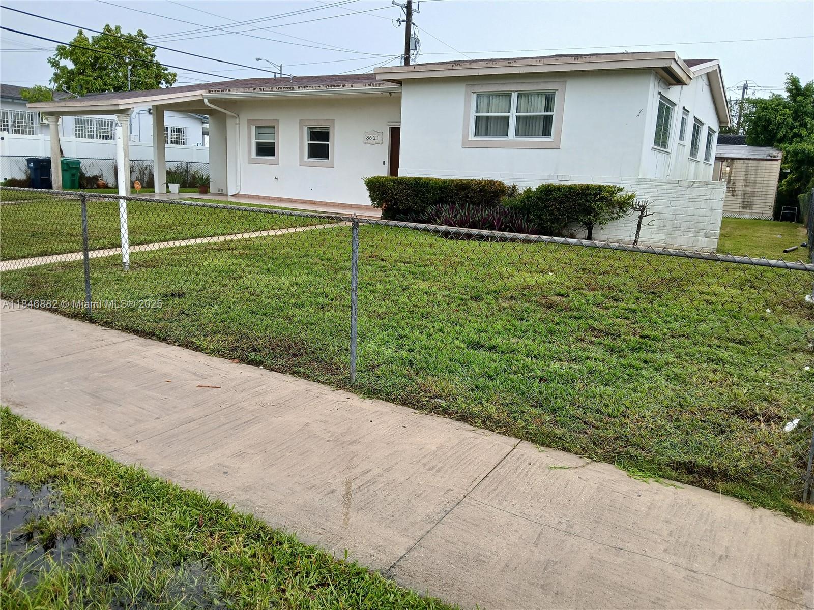 This Property is located in Westchester Prime area, Close to Shopping Centers and within walking Distance to High School and Others, it has an open Floor Plan with plenty of Space,