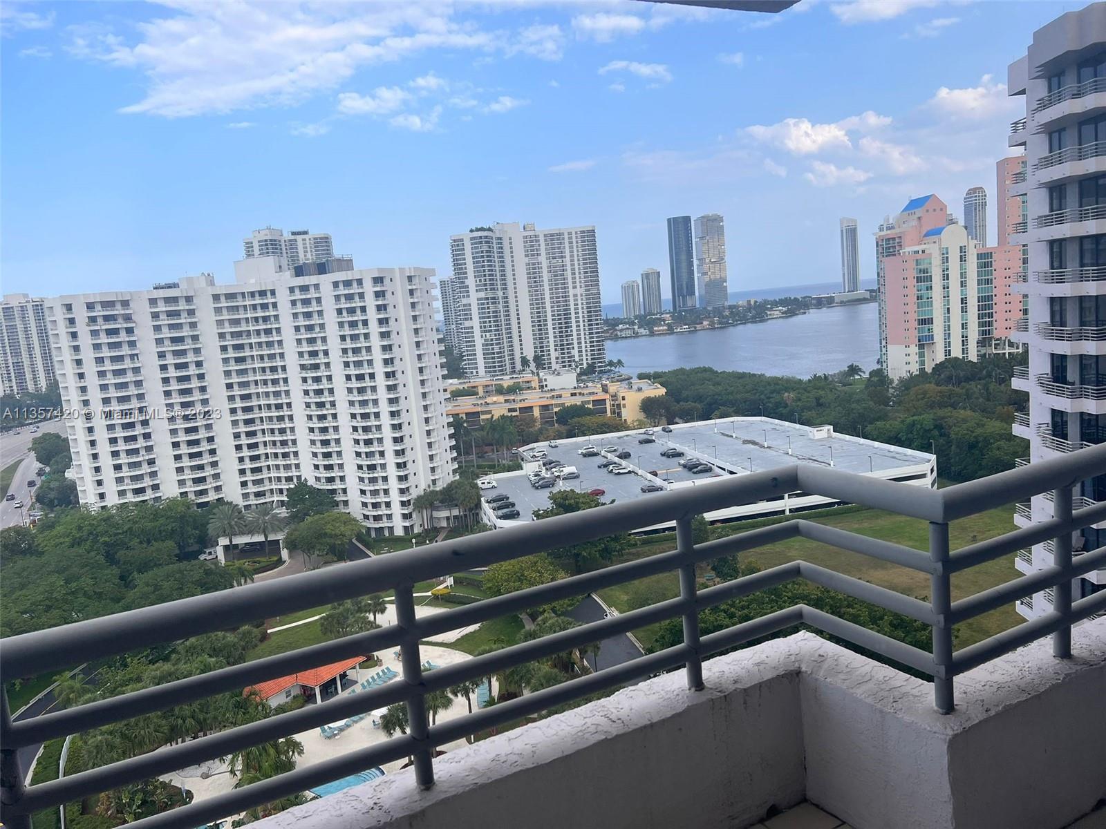 Beautiful 2bed/2bath Corner Unit. Fully Furnished. 3 balconies. Ocean View, Intracoastal, and golf course. Split floor-plan with spacious beds, living room/den area. Building renovated w/ tropical pool and jacuzzi, exercise room, business center, 24-hr concierge and valet. Walking distance to Aventura Mall and Ocean.
