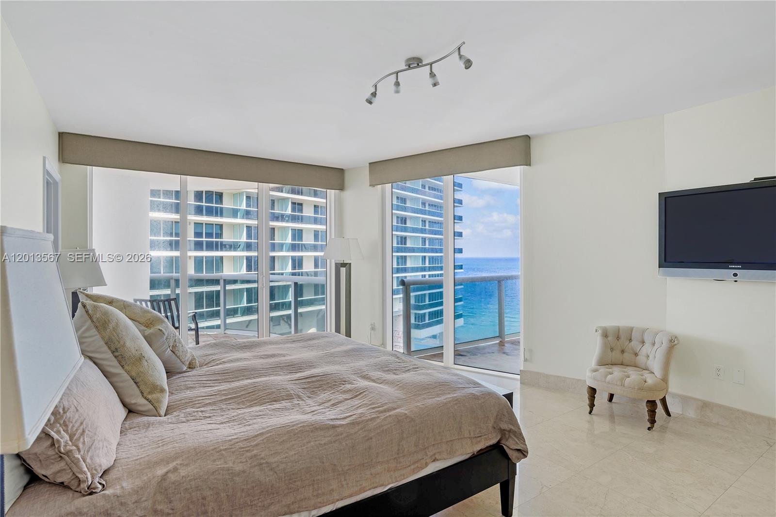 BEACH CLUB CONDO - Residential Lease