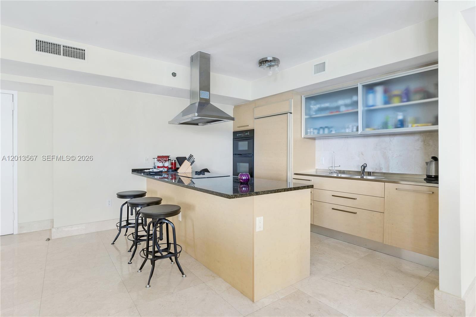BEACH CLUB CONDO - Residential Lease