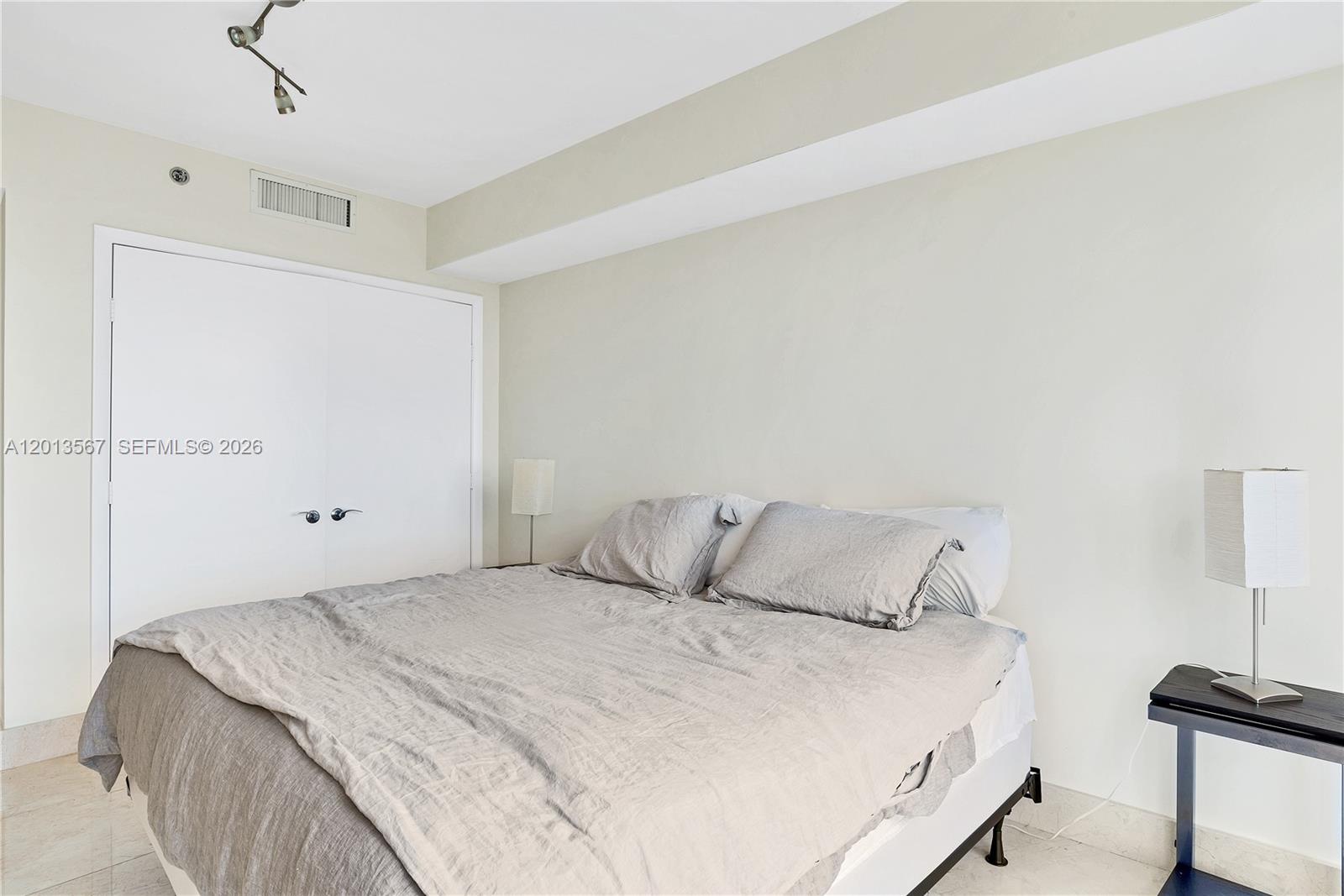 BEACH CLUB CONDO - Residential Lease