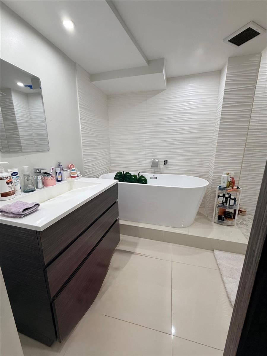 MAISON GRANDE CONDO - Residential Lease