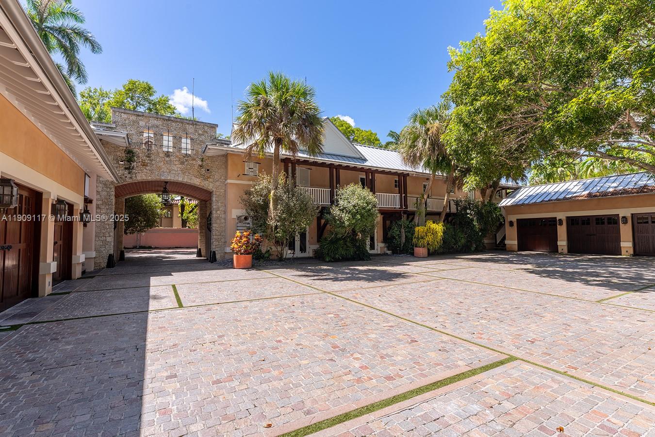 BANYAN RIDGE CONDO - Residential