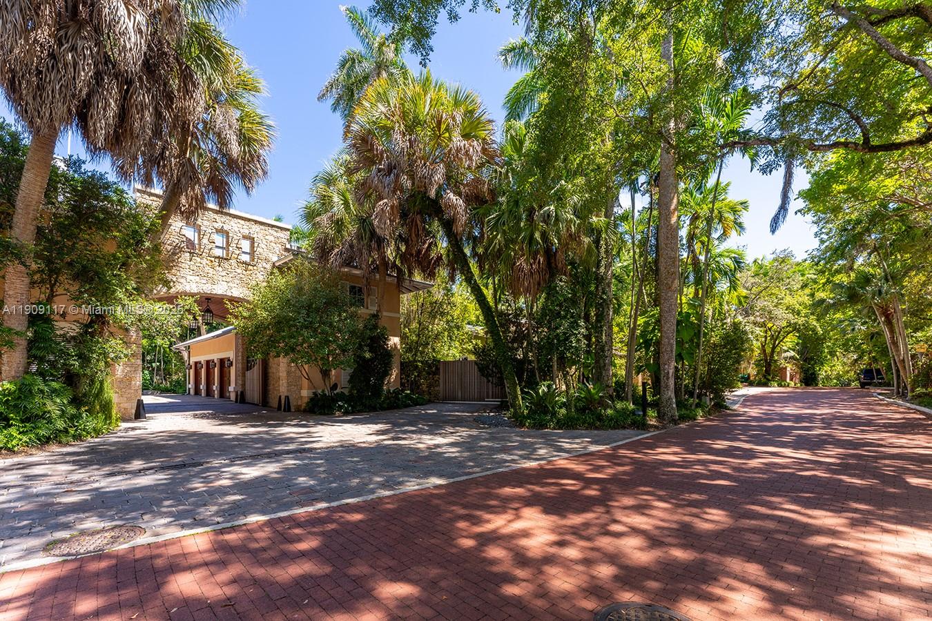 BANYAN RIDGE CONDO - Residential