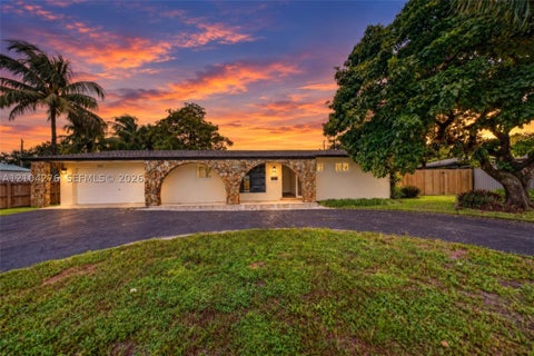 Photo of 222 SW 58th Ave, Plantation, FL 33317 (MLS # A12104276)