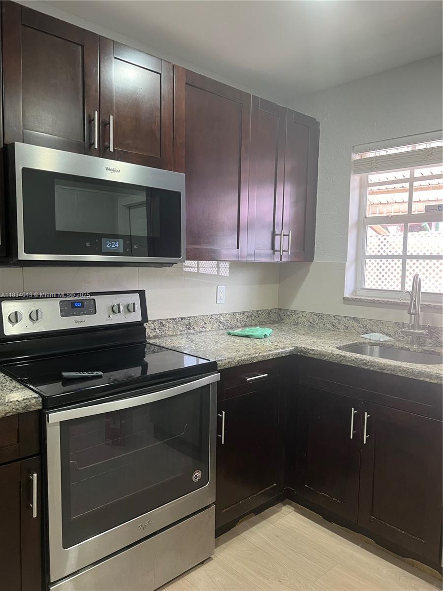 208 SE 2nd St 1-2