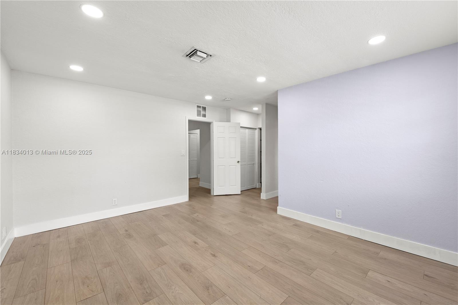 208 SE 2nd St 1-2