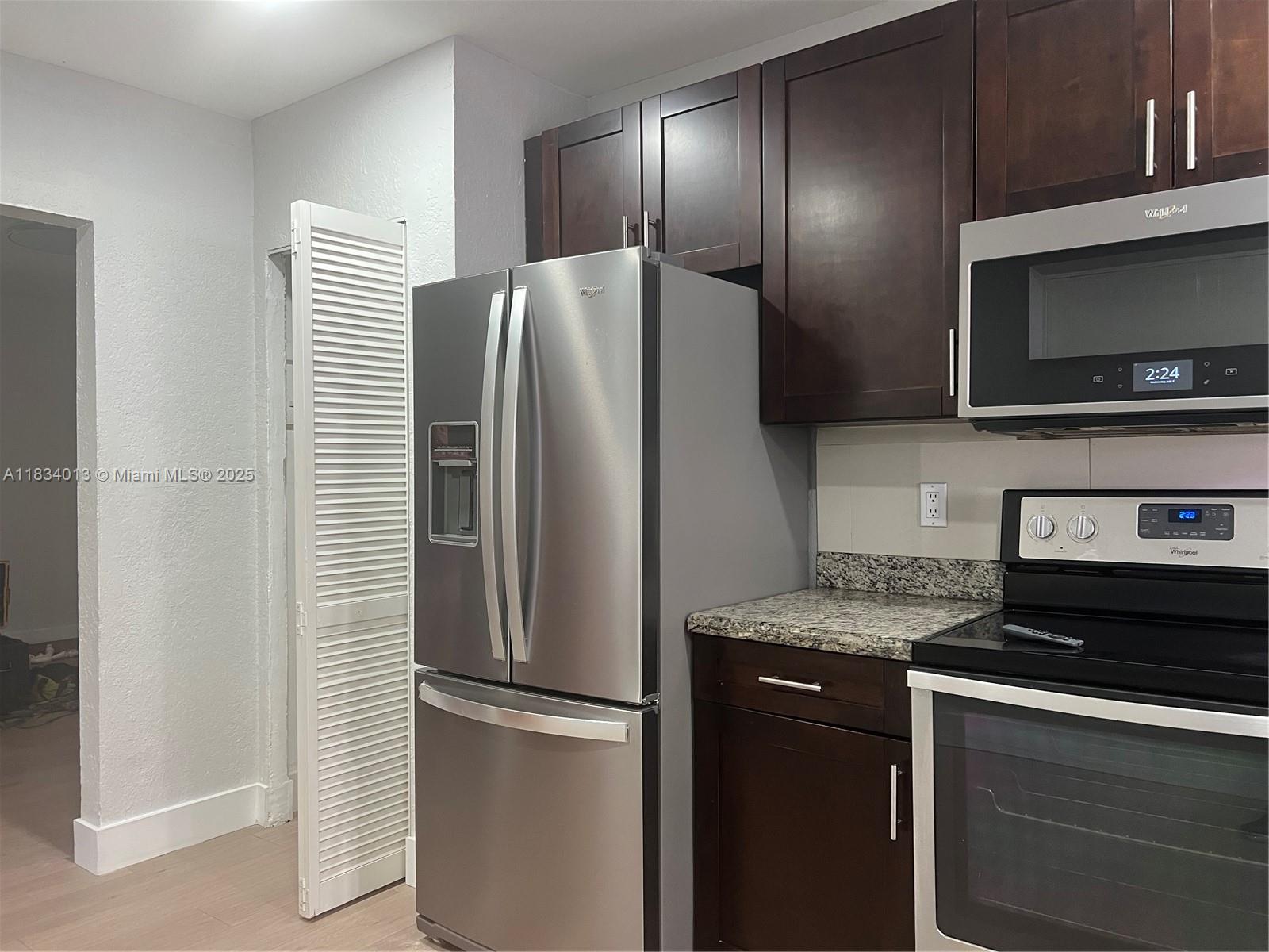 208 SE 2nd St 1-2