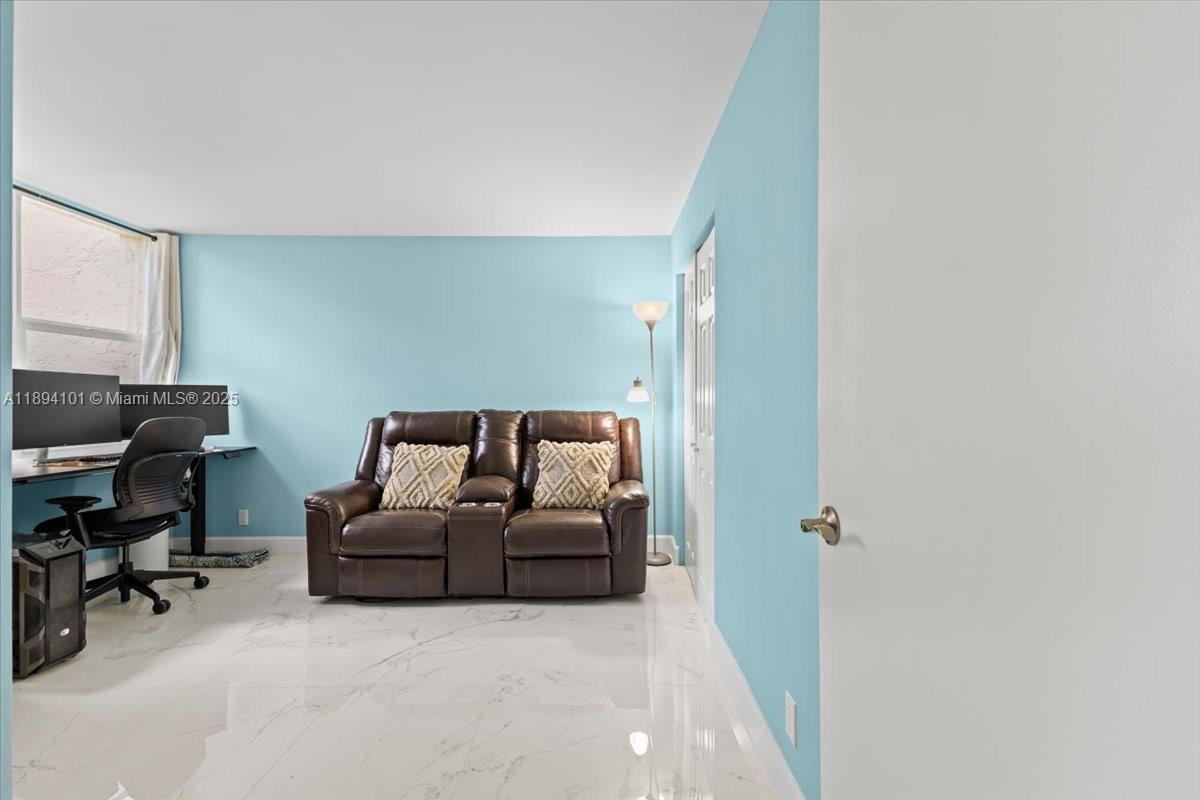 LIVE OAK CONDO SEVEN - Residential