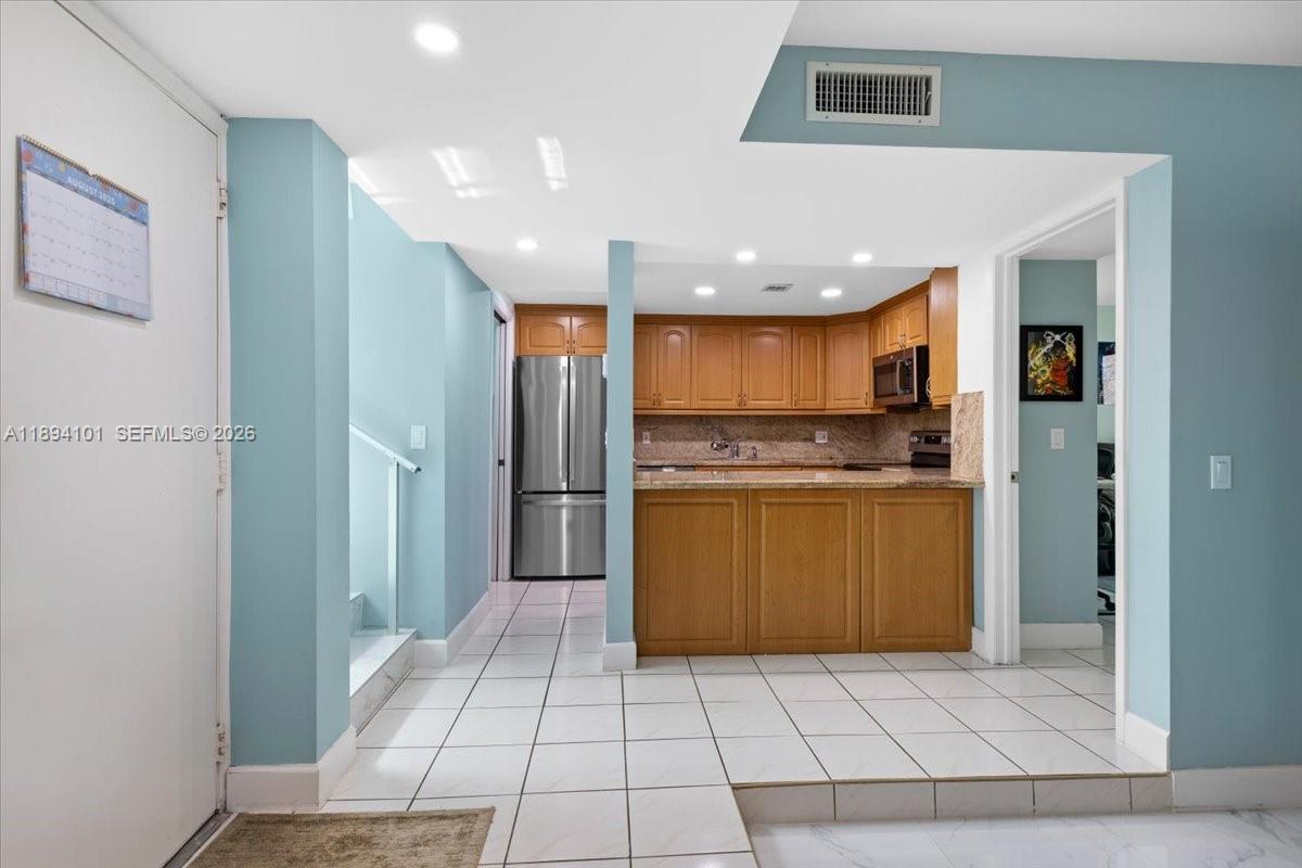 LIVE OAK CONDO SEVEN - Residential